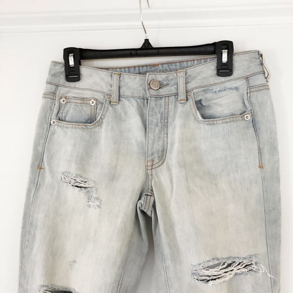 Jeans Size 2 American Eagle Boy Crop Light Wash Distressed - Picture 2 of 7